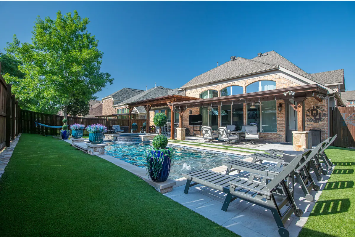 Gutter repair and replacement service fixing sagging gutters on Austin, TX home